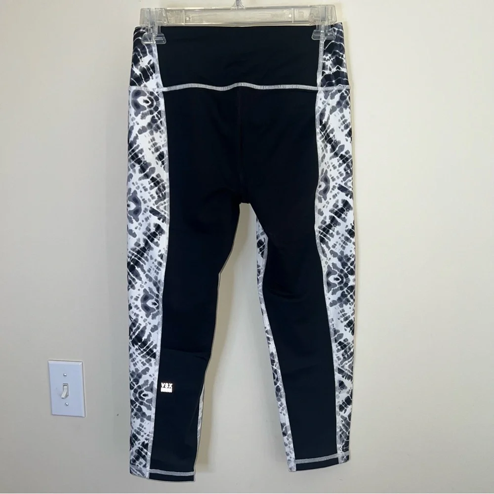 VSX Sport Victoria’s Secret Knockout Capri Leggings Black White Tie Dye S‎